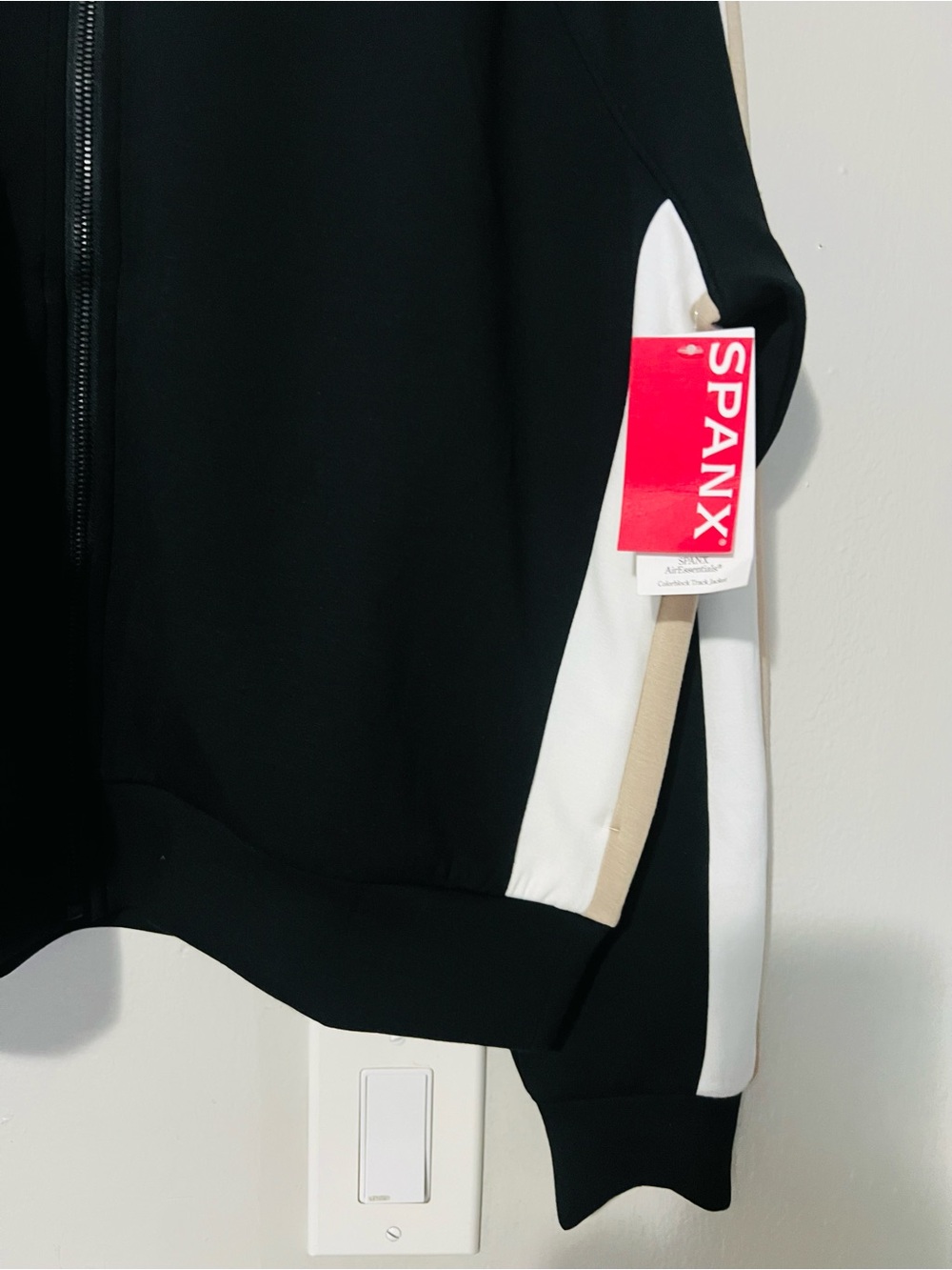 SPANX AirEssentials®
Colorblock Track Jacket - Picture 4 of 5